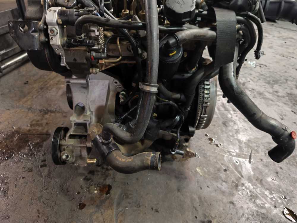 MOTEUR MITSUBISHI 1.9DCI F9Q  - Vue 3
